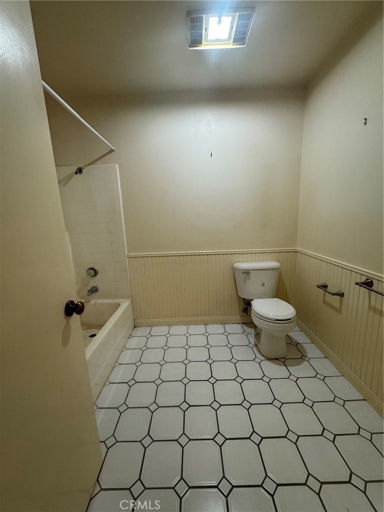 8939 Gallatin Road, Unit 16 Pico Rivera, CA 90660 - Photo 11 of 17 BATH