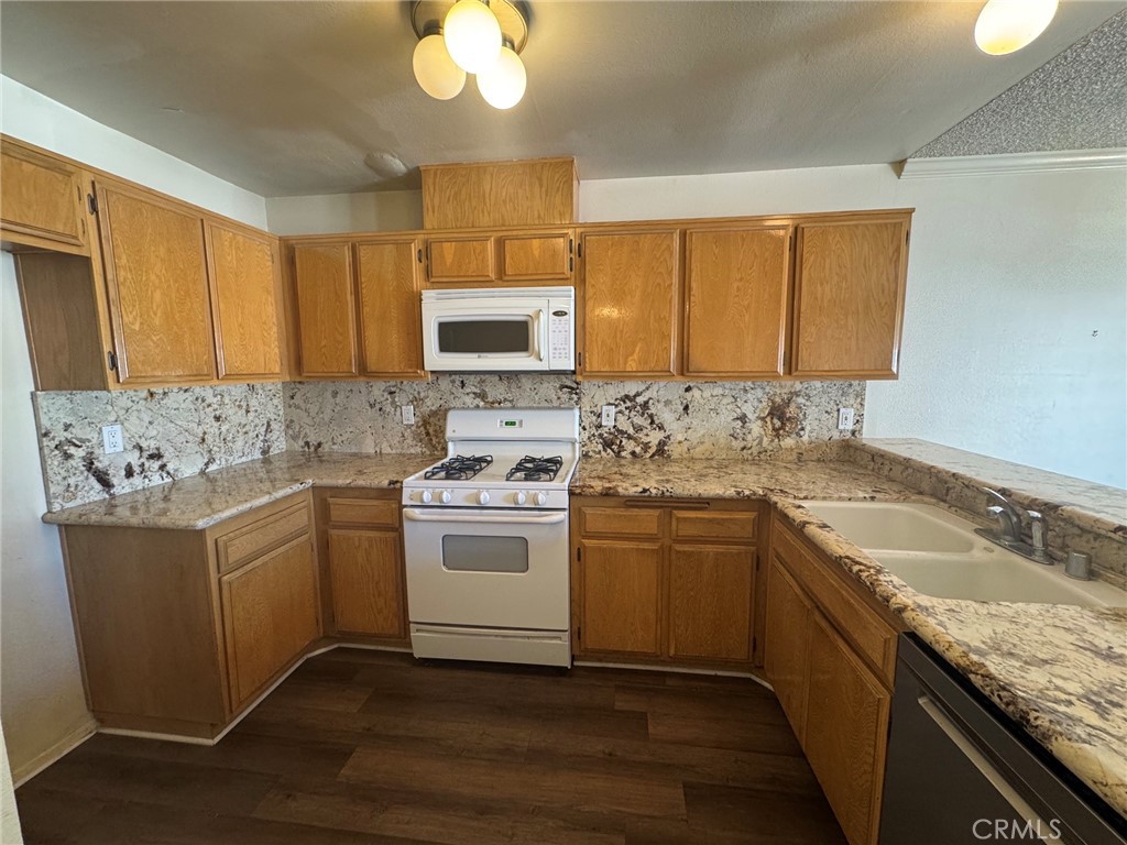 8939 Gallatin Road, Unit 16 Pico Rivera, CA 90660 - Photo 6 of 17 KITCHEN