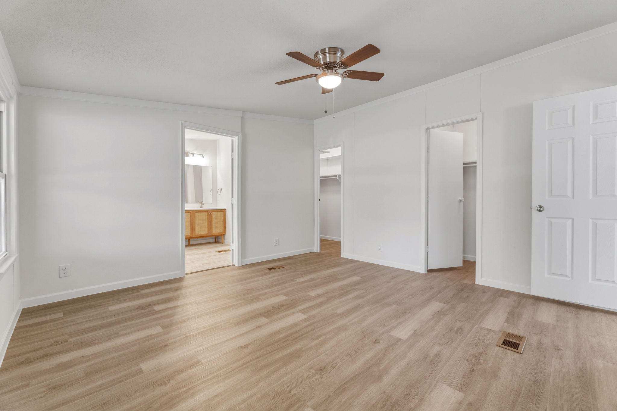 340 Red Hawk Drive Dale, TX 78616 - Photo 21 of 38 Primary Bedroom with ensuite bathroom, a spacious closet, and a ceiling fan