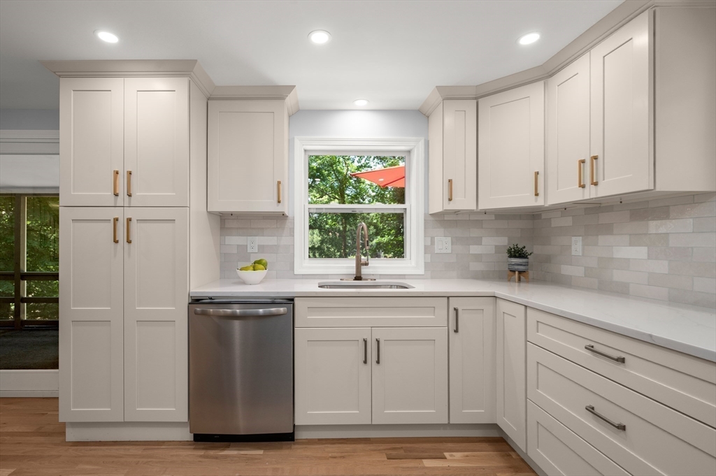 8 Elginwood Road Peabody, MA 01960 - Photo 14 of 38