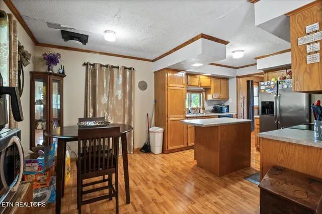 $424,700 | 1976 Smokey Creek Road, Huntsville, TN 37756