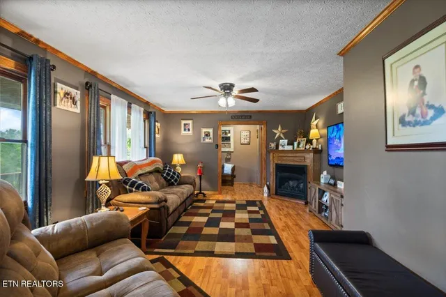 $424,700 | 1976 Smokey Creek Road, Huntsville, TN 37756