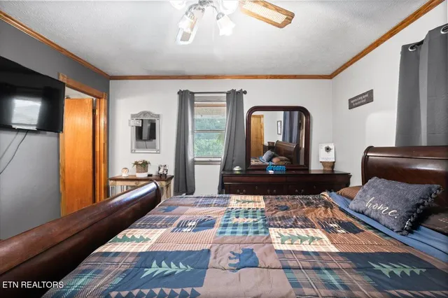 $424,700 | 1976 Smokey Creek Road, Huntsville, TN 37756