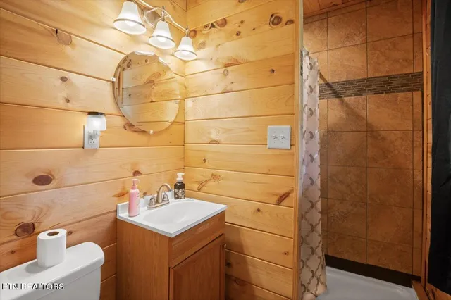 $424,700 | 1976 Smokey Creek Road, Huntsville, TN 37756