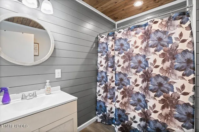 $424,700 | 1976 Smokey Creek Road, Huntsville, TN 37756