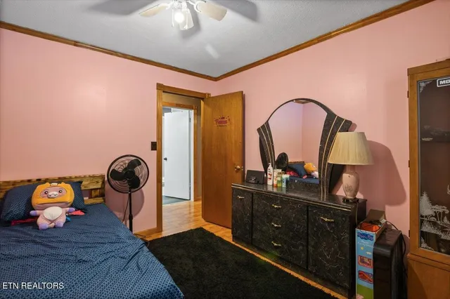 $424,700 | 1976 Smokey Creek Road, Huntsville, TN 37756