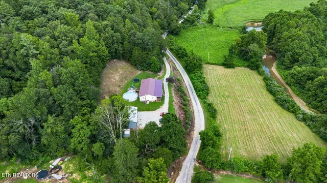 $424,700 | 1976 Smokey Creek Road, Huntsville, TN 37756
