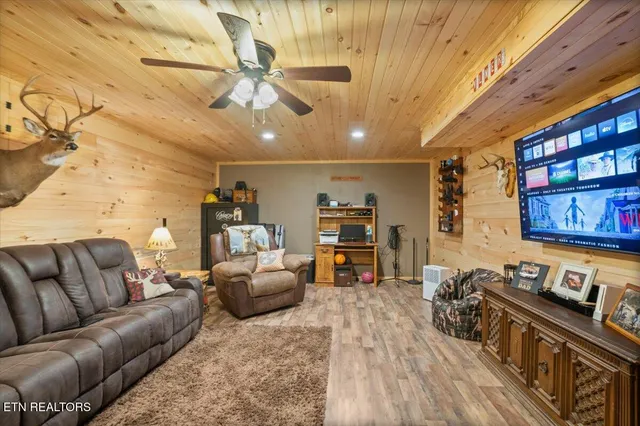 $424,700 | 1976 Smokey Creek Road, Huntsville, TN 37756