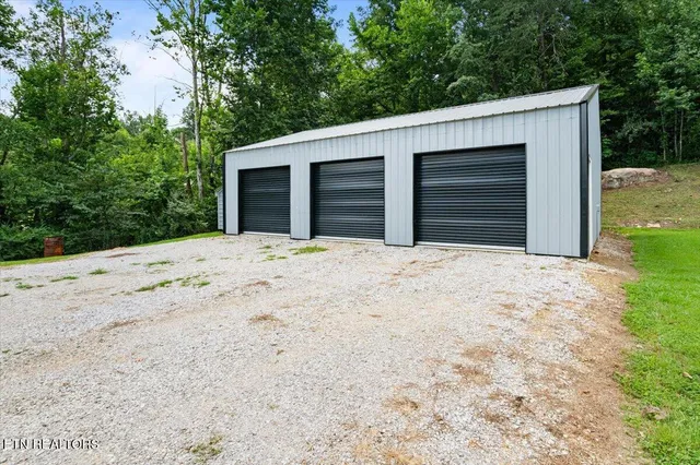 $424,700 | 1976 Smokey Creek Road, Huntsville, TN 37756