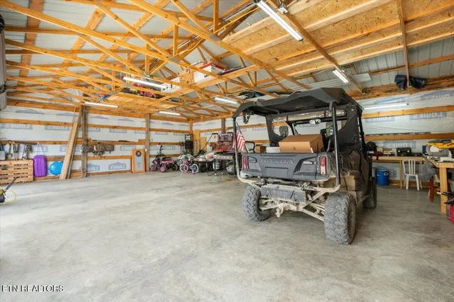 $424,700 | 1976 Smokey Creek Road, Huntsville, TN 37756