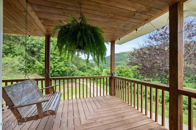 $424,700 | 1976 Smokey Creek Road, Huntsville, TN 37756