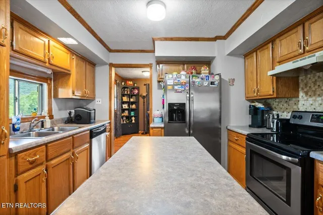 $424,700 | 1976 Smokey Creek Road, Huntsville, TN 37756