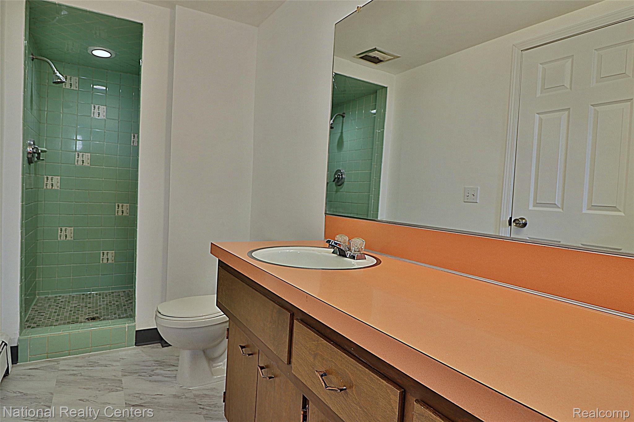 8290 Bergin Road Howell, MI 48843 - Photo 29 of 47 Lower Level Full Bath