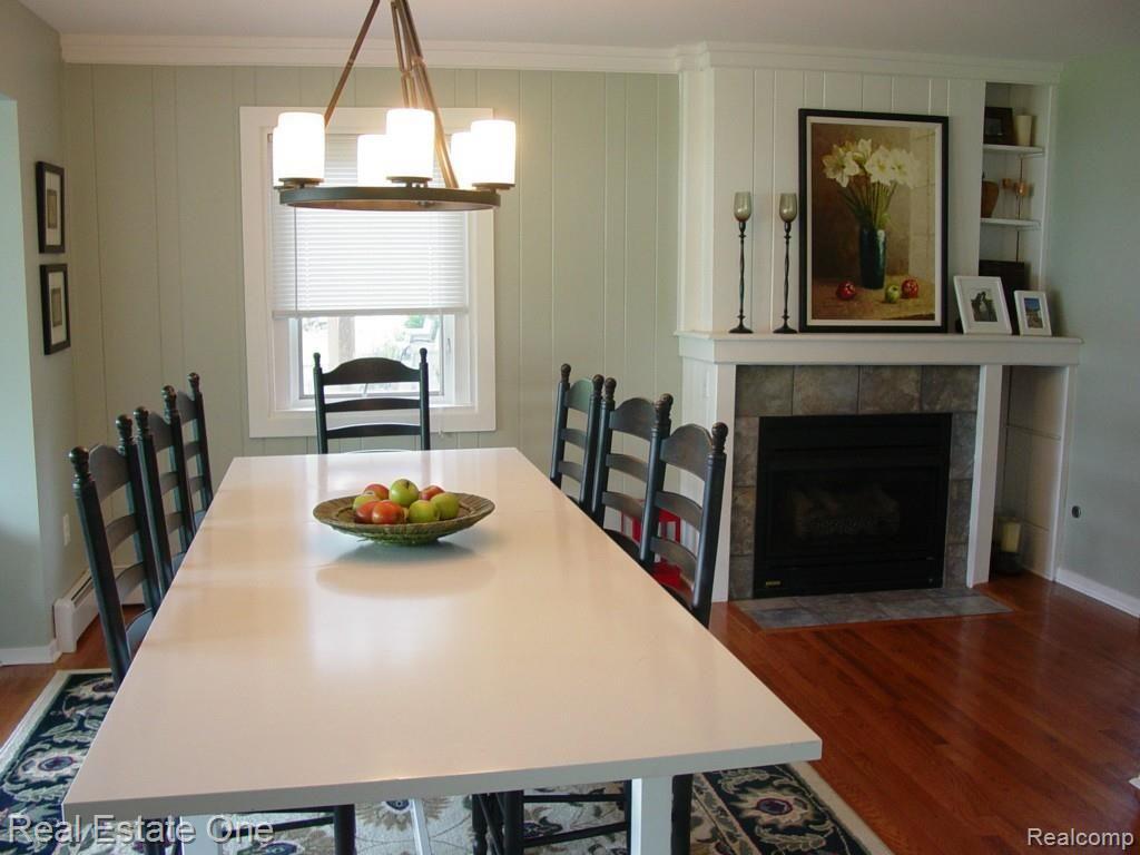 5989 Mabley Hill Road Fenton, MI 48430 - Photo 16 of 37 HUGE DINING ROOM