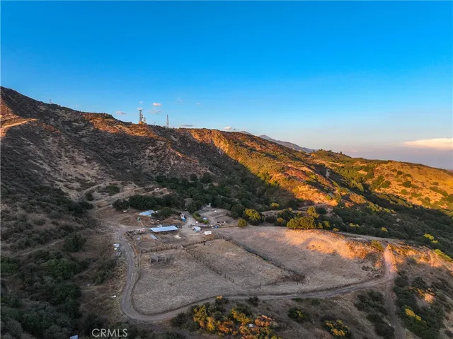 an aerial view of residential house and lake view