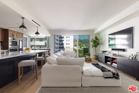 $1,950,000 | 818 North Doheny Drive, Unit 1001, West Hollywood, CA 90069