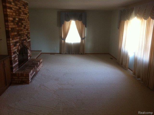 5434 Greenfield Road Brighton, MI 48114 - Photo 6 of 20 living room
