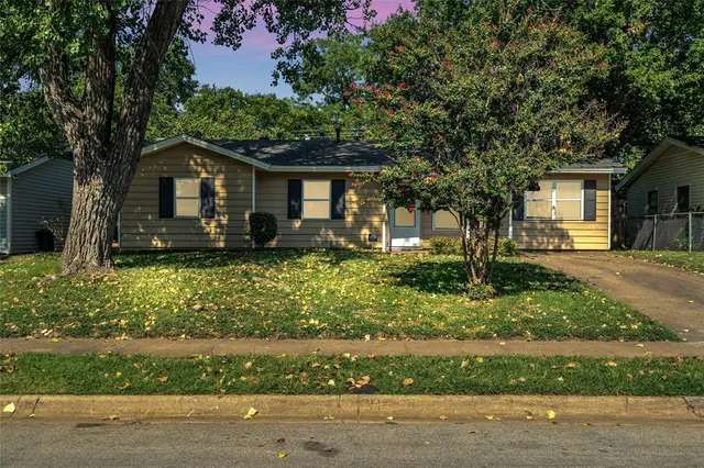 $255,000 | 815 Milam Drive, Euless, TX 76039