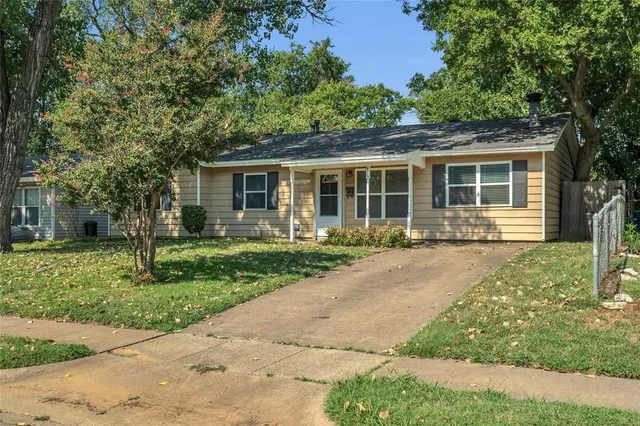 $255,000 | 815 Milam Drive, Euless, TX 76039