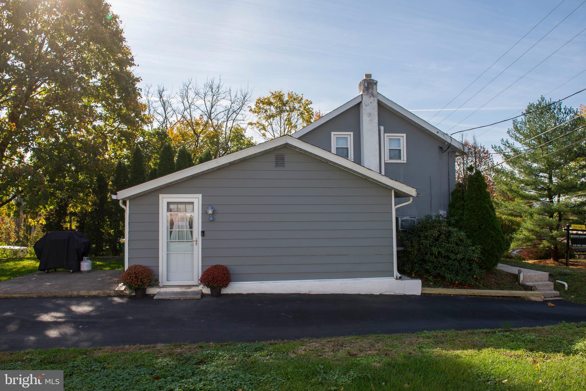 2065 Riverbend Road Allentown, PA 18103 - Photo 3 of 17 Gallery Image 3