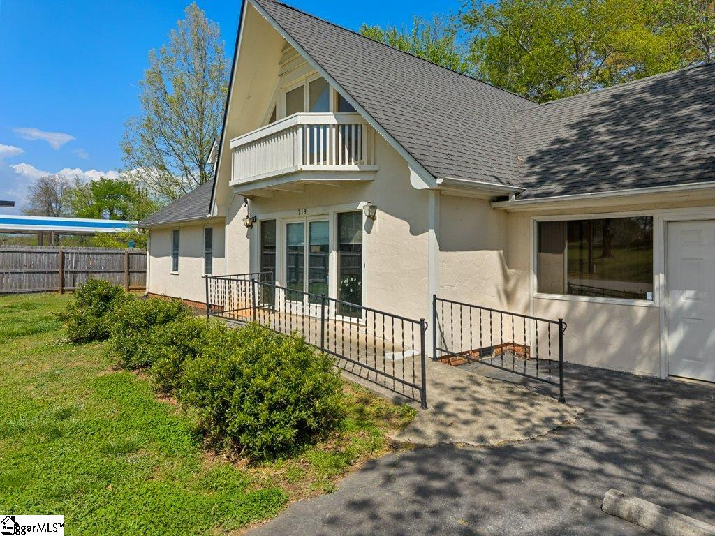 719 South Howard Avenue Landrum, SC 29356 - Photo 5 of 46