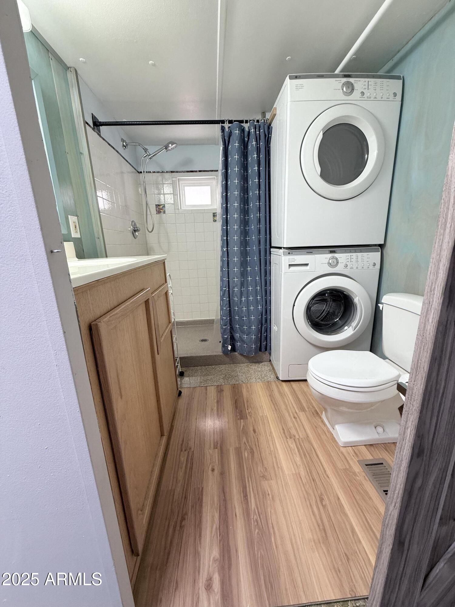 960 Peace Lane, Unit 77 Prescott, AZ 86305 - Photo 26 of 27 a bathroom with a toilet and a sink