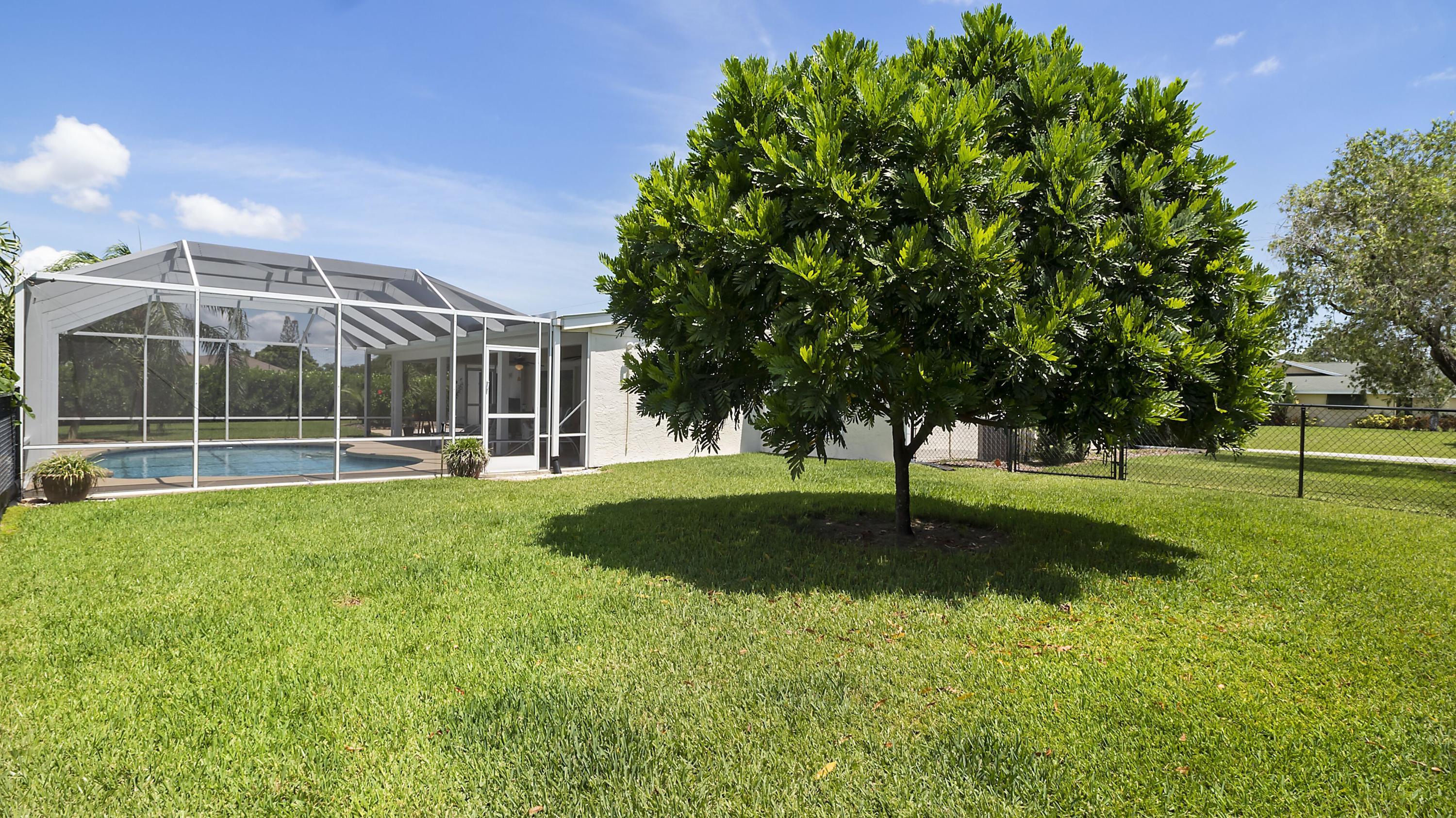 2118 Southeast Pyramid Road Port St. Lucie, FL 34952 - Photo 25 of 30 2118FencedSideYard1