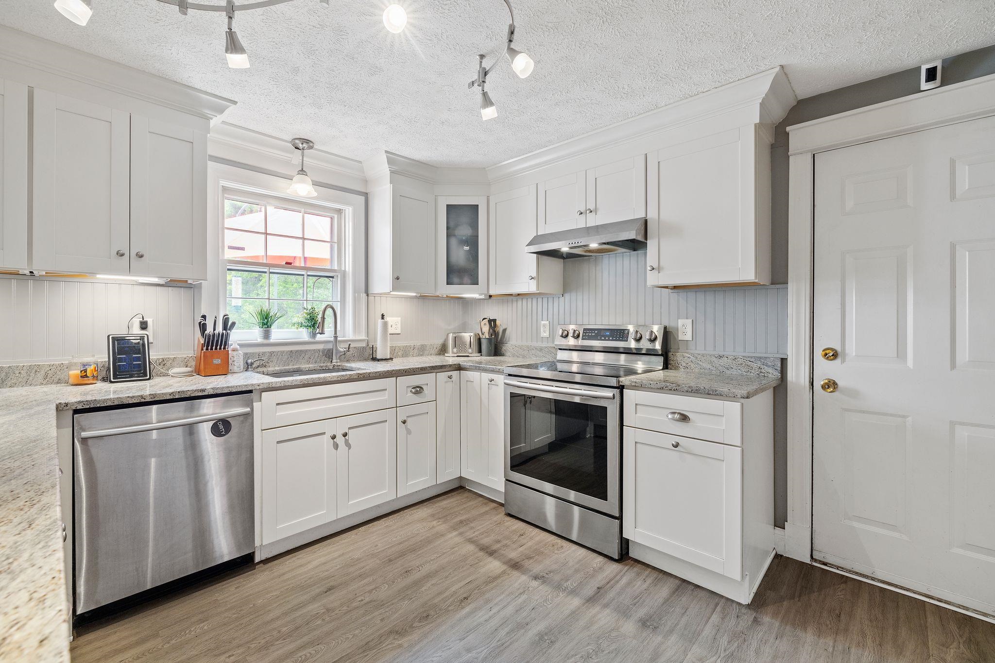 226 Winding Pond Road Londonderry, NH 03053 - Photo 2 of 18 Gallery Image 2