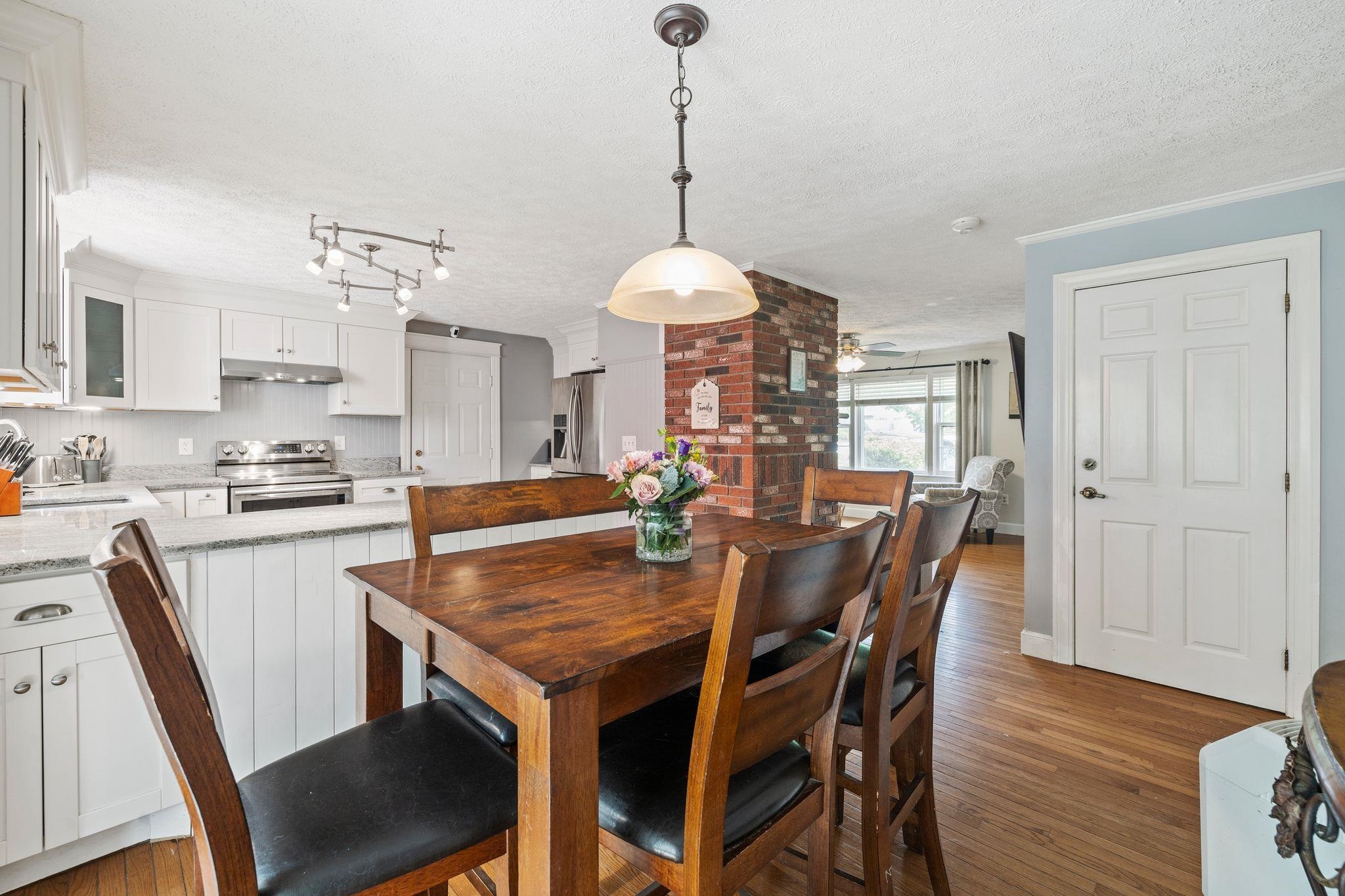 226 Winding Pond Road Londonderry, NH 03053 - Photo 4 of 18 Gallery Image 4