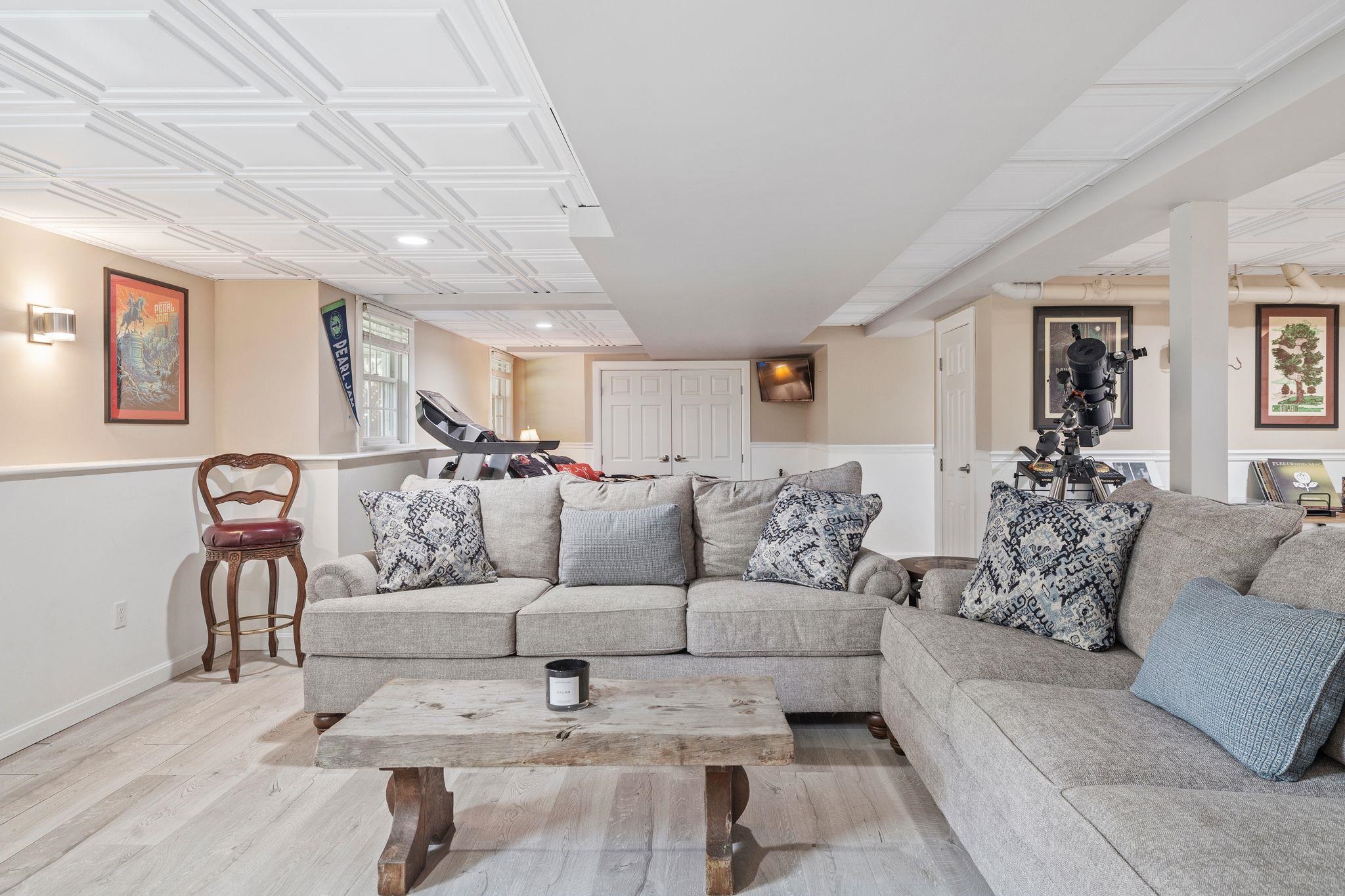 226 Winding Pond Road Londonderry, NH 03053 - Photo 7 of 18 Gallery Image 7