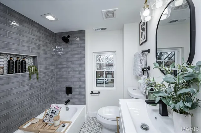 $300,000 | 6815 Wise Avenue, St. Louis, MO 63139