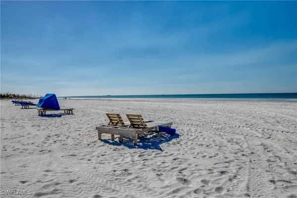 $569,000 | 6662 Estero Boulevard, Unit 411, Fort Myers Beach, FL 33931