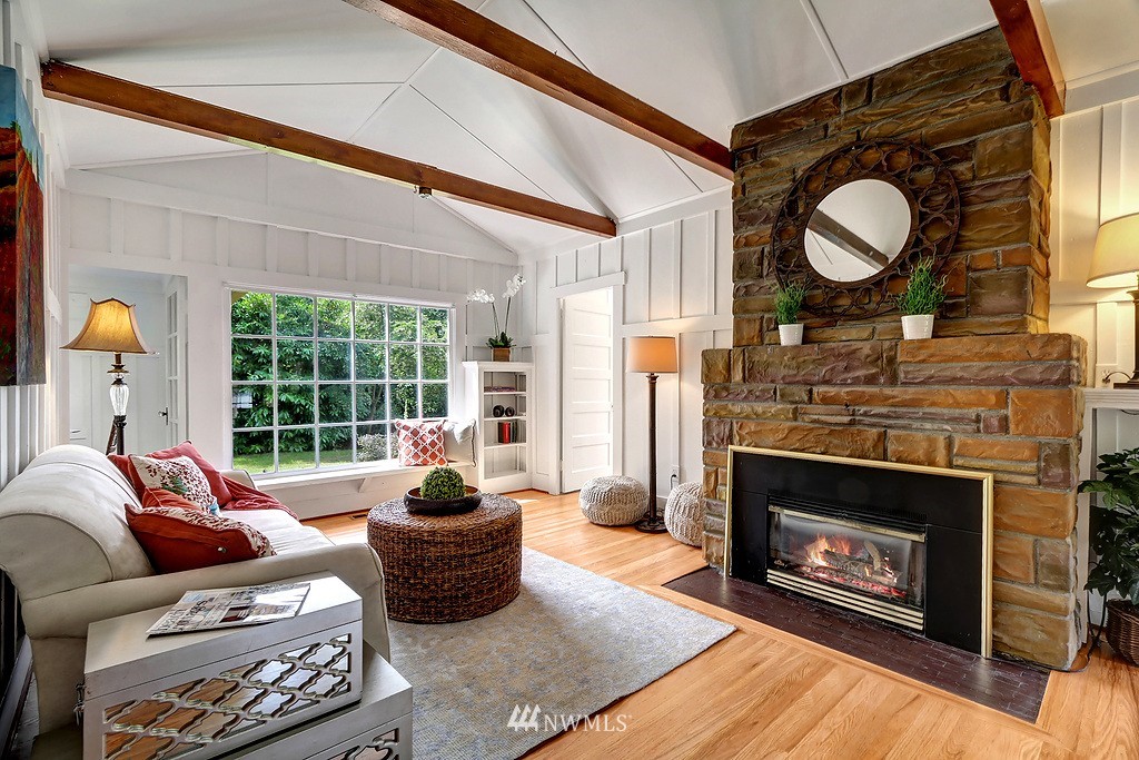 4615 Southwest Maple Way Seattle, WA 98136 - Photo 3 of 18 Gallery Image 3