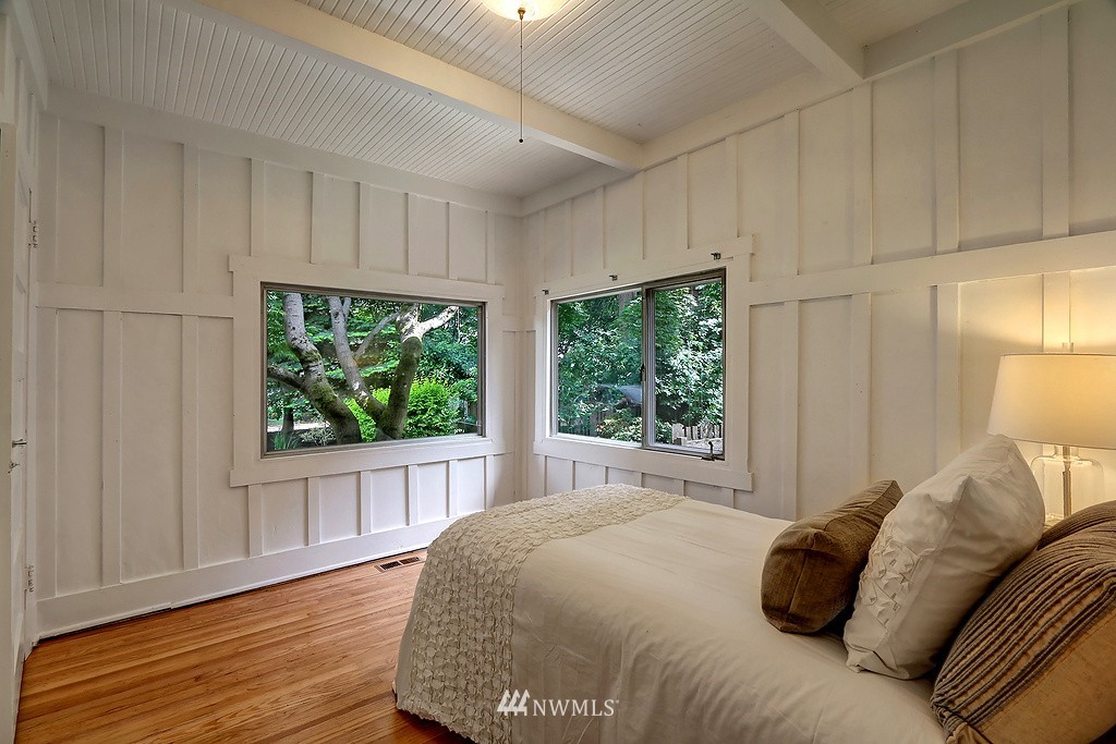 4615 Southwest Maple Way Seattle, WA 98136 - Photo 8 of 18 Gallery Image 8