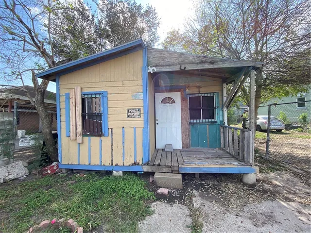 $23,000 | 428 West Avenue F, Robstown, TX 78380