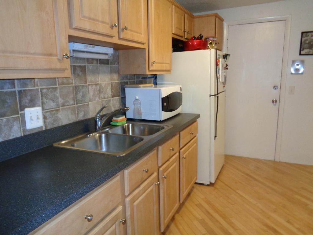 2 Strawberry Bank Road, Unit 18 Nashua, NH 03062 - Photo 5 of 14