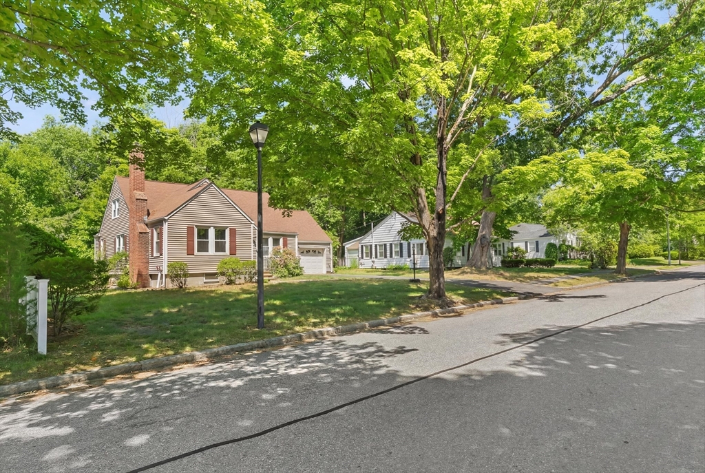 27 Kinnicutt Road Worcester, MA 01602 - Photo 34 of 38