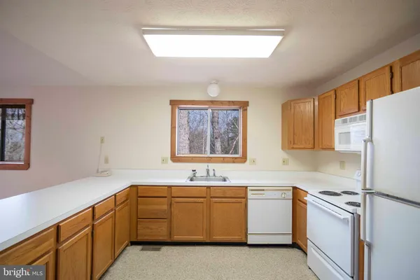 $375,000 | 10 Lerner Lane, Basye, VA 22842