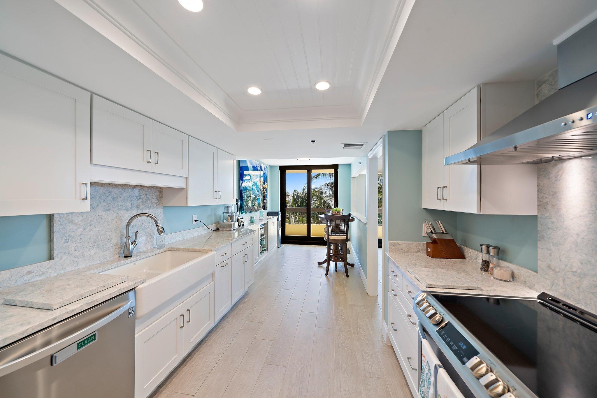 50 South Beach Road, Unit 303 Jupiter, FL 33469 - Photo 31 of 77 Kitchen and Breakfast Area