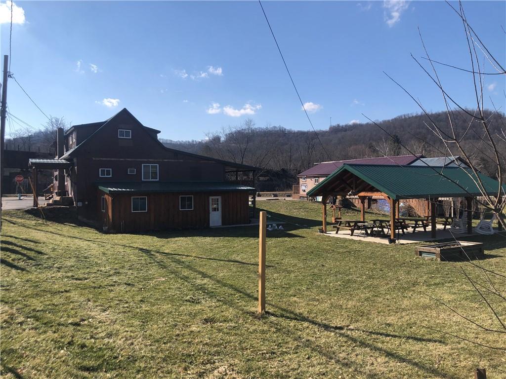 629 River Road Confluence, PA 15424 - Photo 3 of 50 a big room with table and chairs