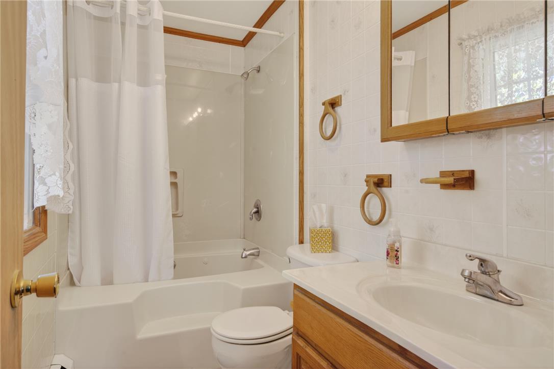 62 Stoney Road Tamaqua, PA 18252 - Photo 41 of 61 A well-maintained bathroom provides both a refreshing shower and a relaxing tub.