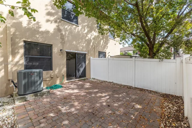 $469,000 | 9214 West 33rd Lane, Hialeah, FL 33018