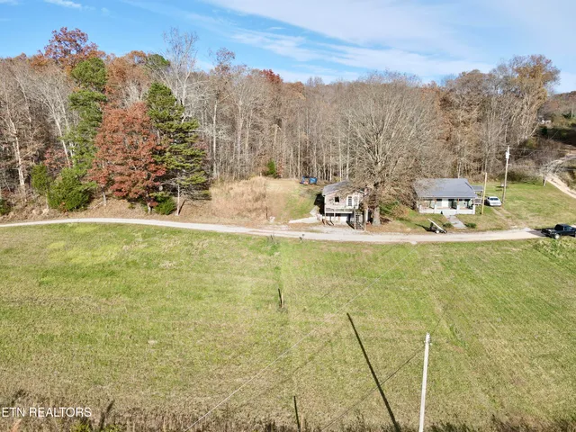$189,900 | 303 Robertson Lane, Speedwell, TN 37870