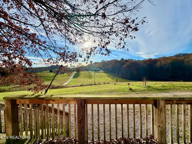 $189,900 | 303 Robertson Lane, Speedwell, TN 37870