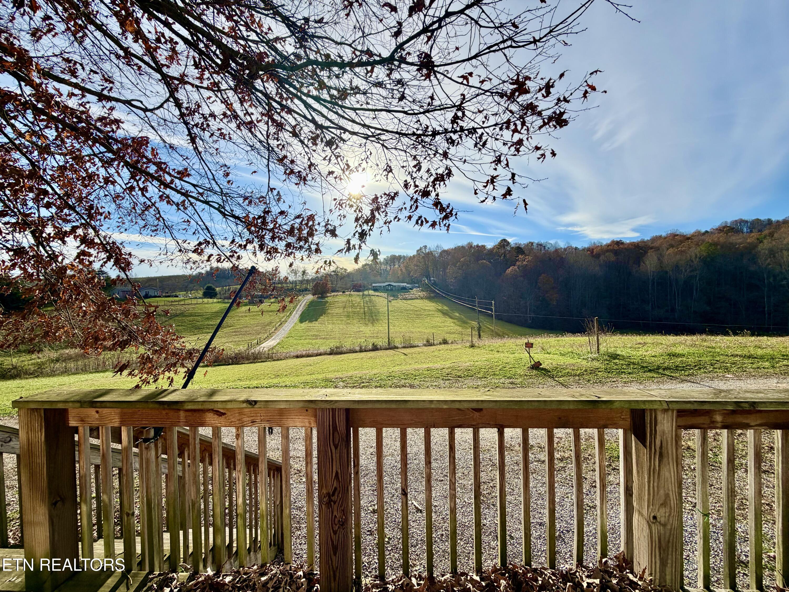 303 Robertson Lane Speedwell, TN 37870 - Photo 4 of 13 IMG_3861