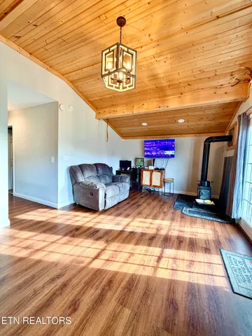 $189,900 | 303 Robertson Lane, Speedwell, TN 37870