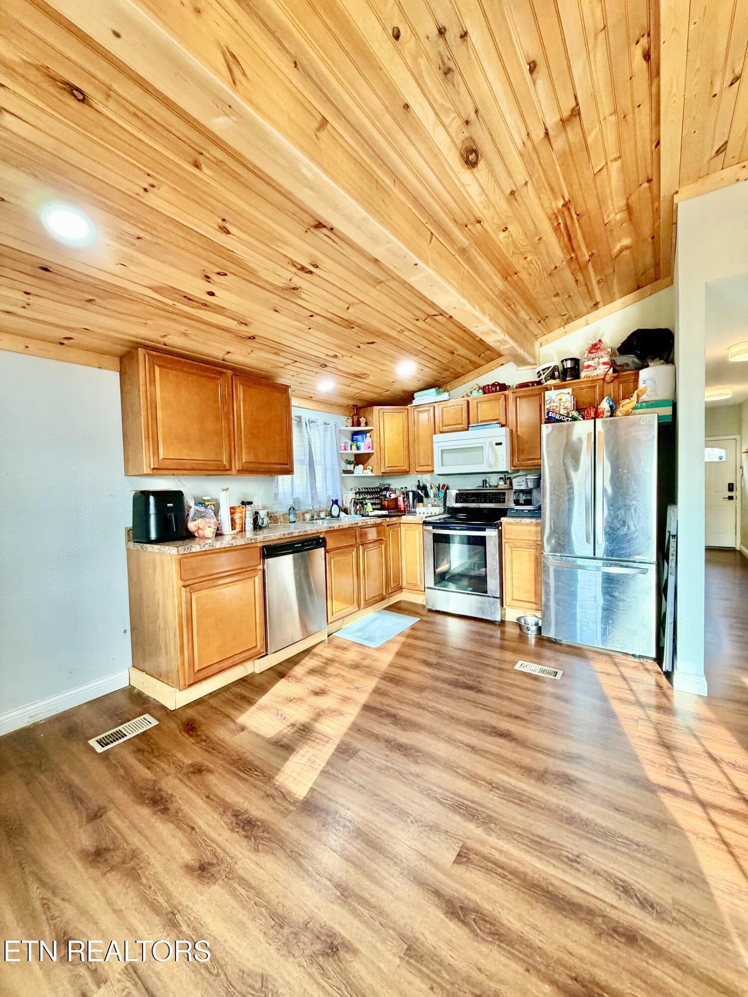 303 Robertson Lane Speedwell, TN 37870 - Photo 6 of 13 IMG_3850