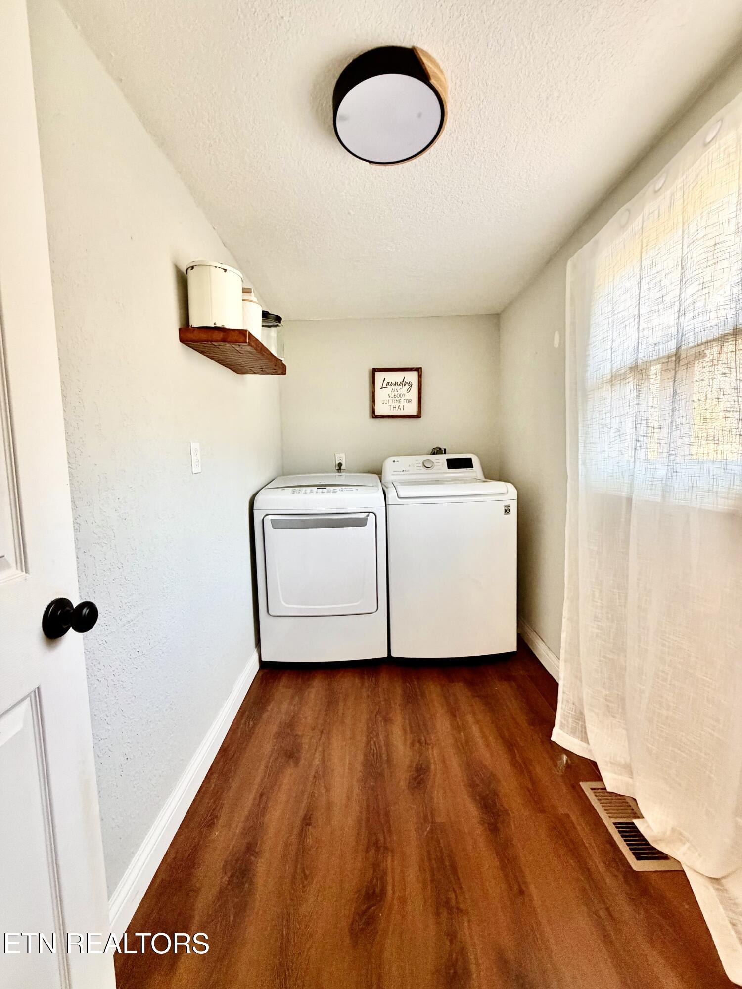 303 Robertson Lane Speedwell, TN 37870 - Photo 10 of 13 IMG_3853