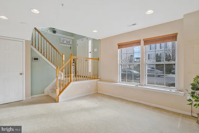 a view of an entryway with a livingroom