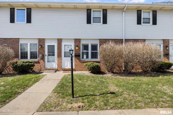 $115,000 | 1918 Canterbury Drive, Unit F, Washington, IL 61571